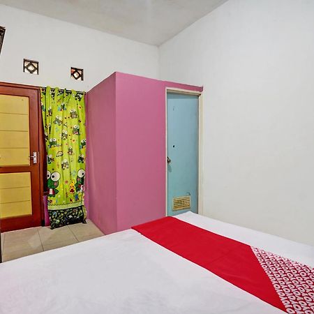 Oyo Life 92840 Wisma Morricco Jombang Bagian luar foto