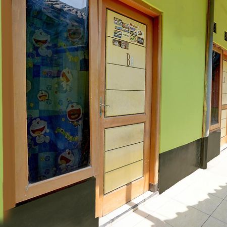 Oyo Life 92840 Wisma Morricco Jombang Bagian luar foto