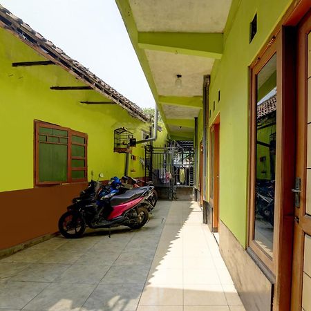 Oyo Life 92840 Wisma Morricco Jombang Bagian luar foto