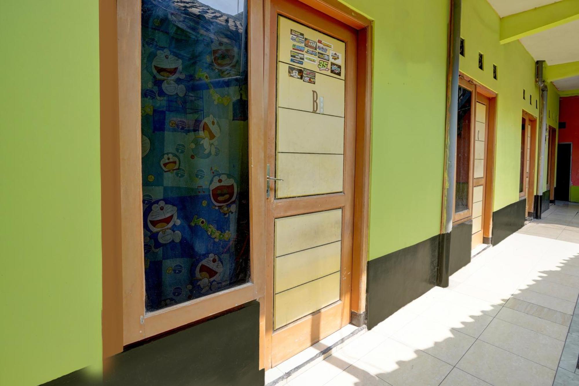 Oyo Life 92840 Wisma Morricco Jombang Bagian luar foto