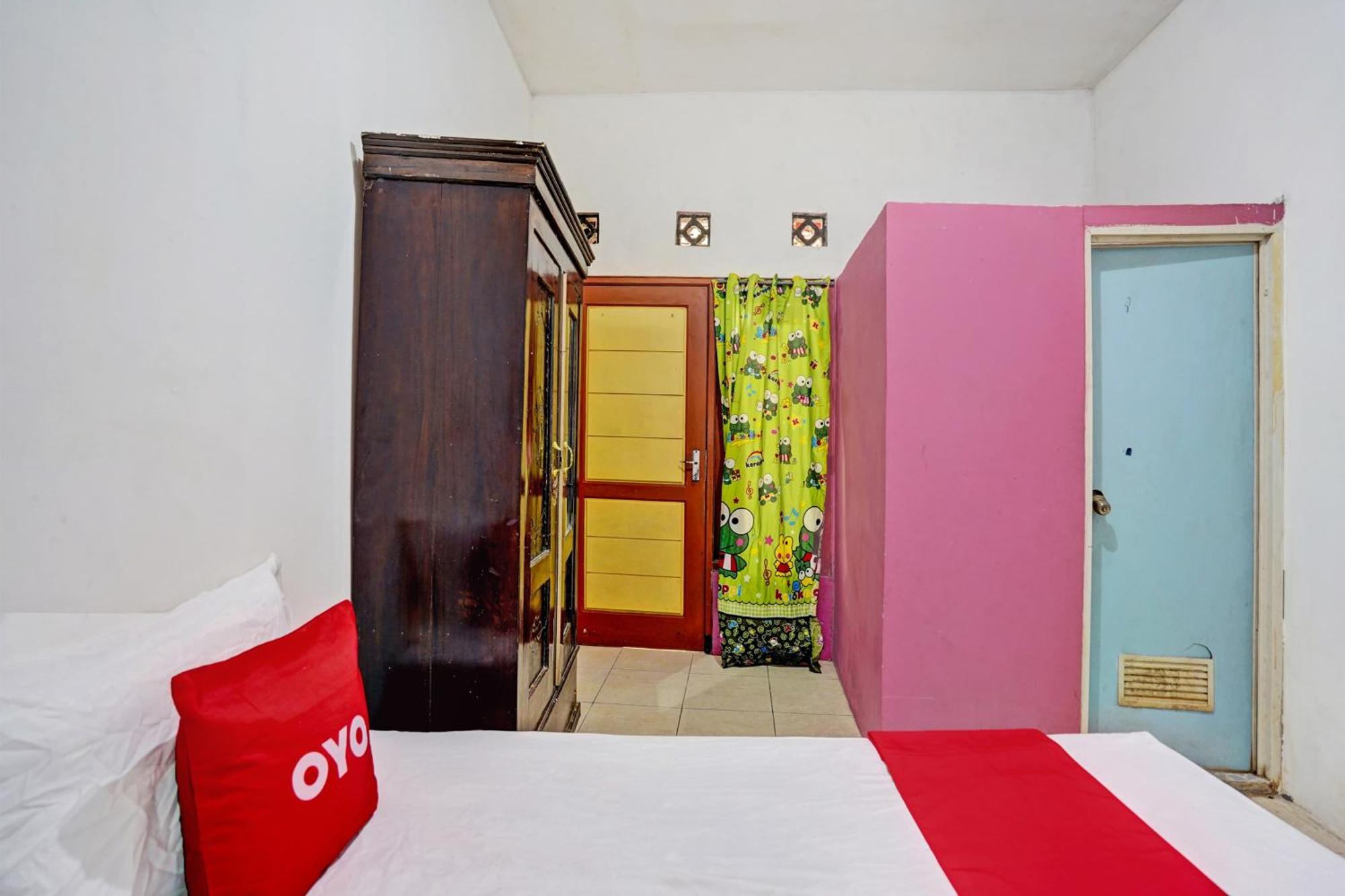 Oyo Life 92840 Wisma Morricco Jombang Bagian luar foto