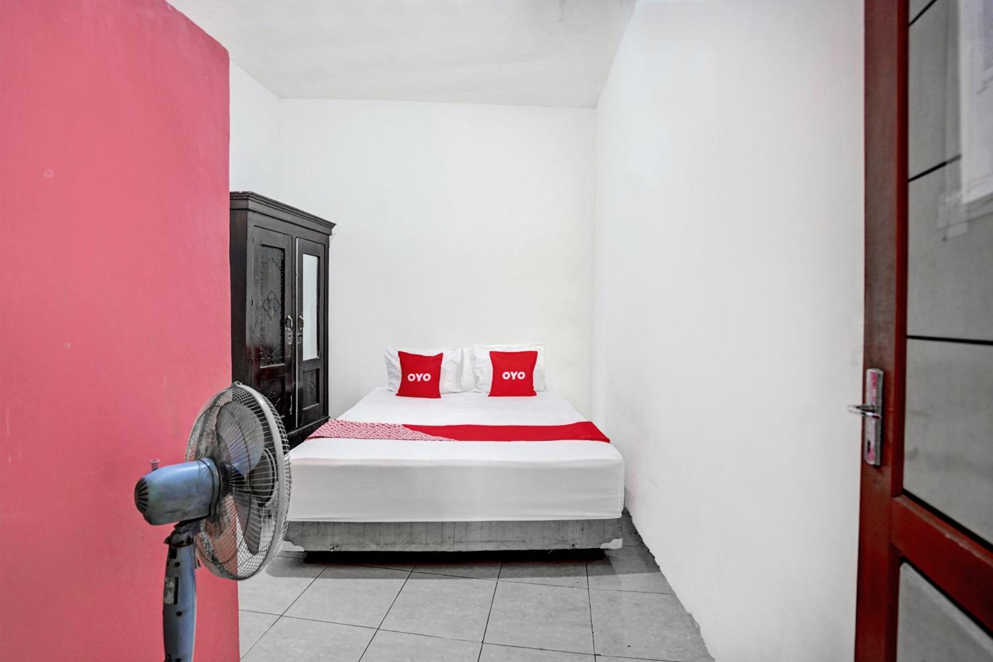 Oyo Life 92840 Wisma Morricco Jombang Bagian luar foto