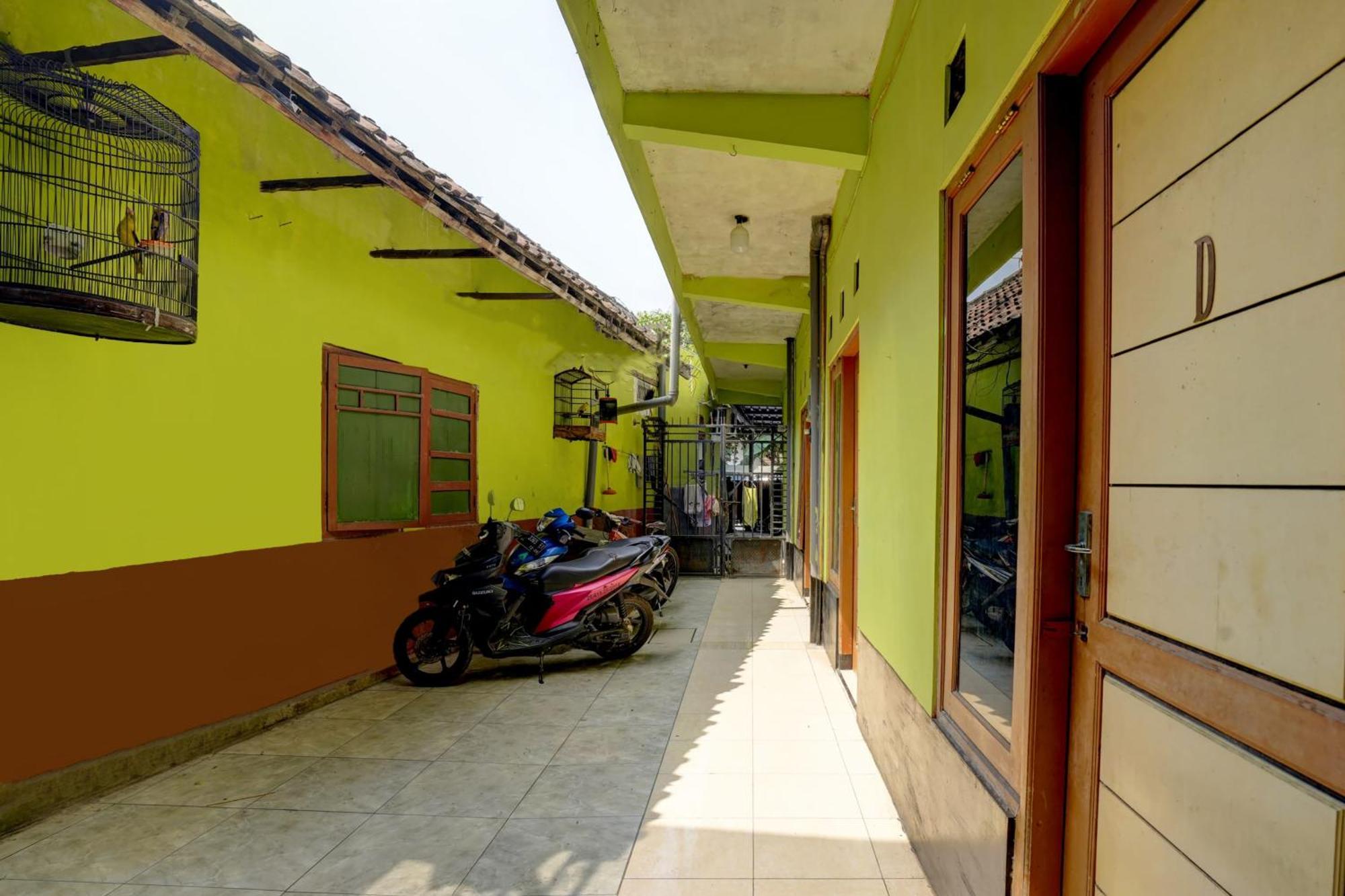 Oyo Life 92840 Wisma Morricco Jombang Bagian luar foto