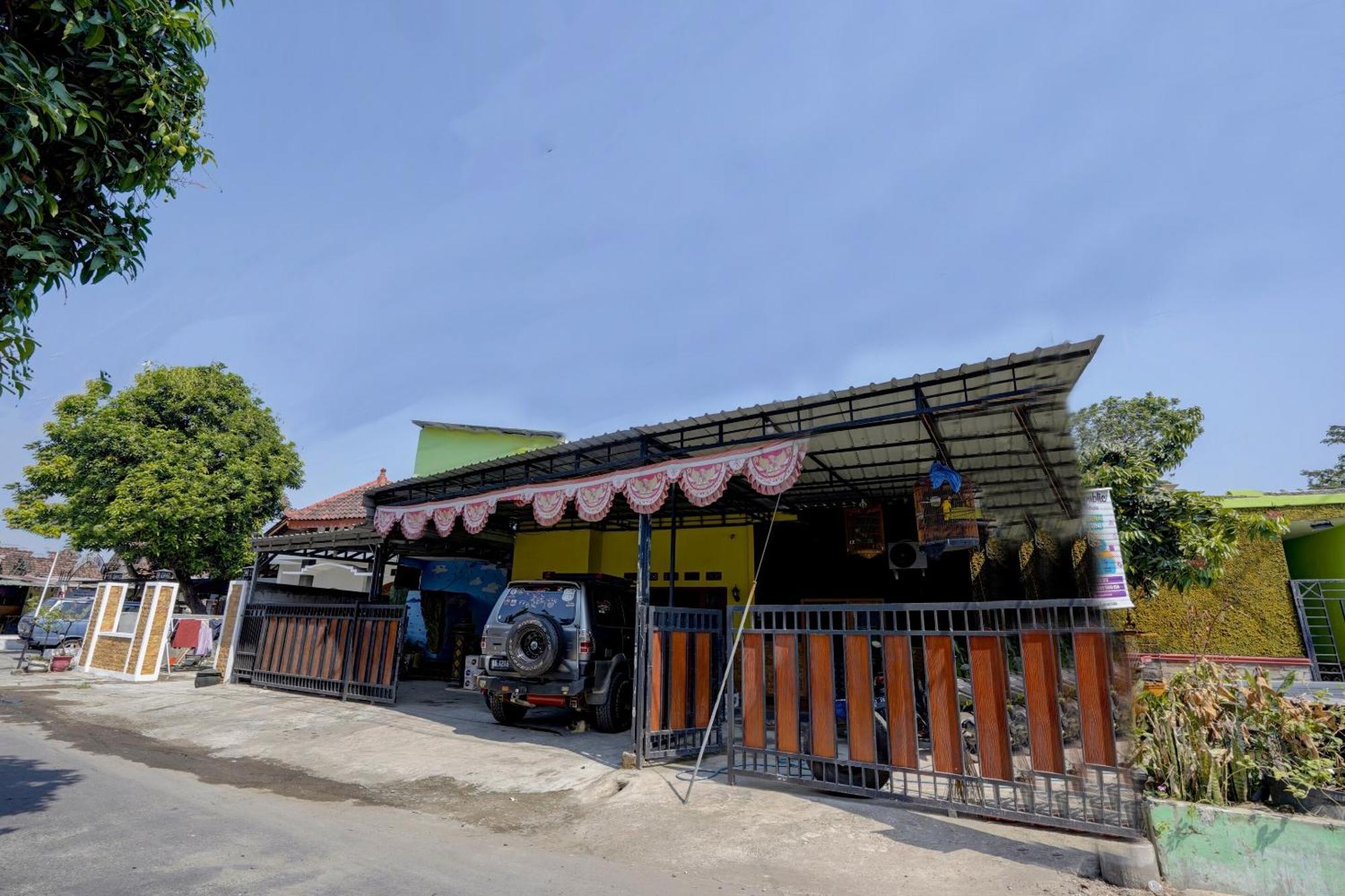 Oyo Life 92840 Wisma Morricco Jombang Bagian luar foto